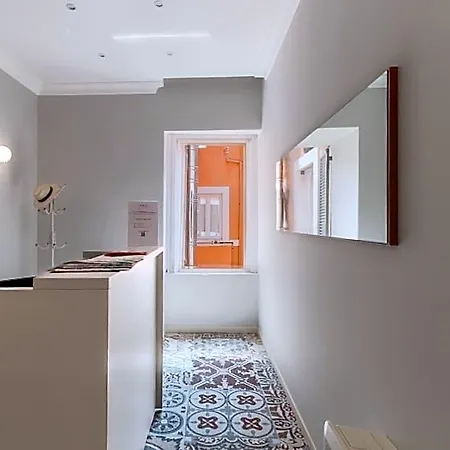 Velia Relais
