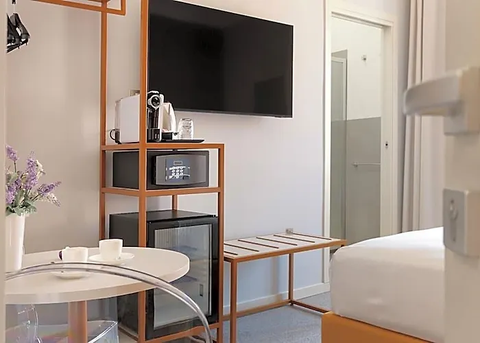 Velia Relais